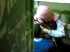نظر إلى الشقراء ، وألقت به افلام سكسيه عراقيه قويه على السرير