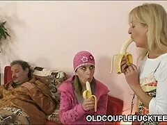 فاتنة افلام سكي عراقي يحصل على ديك ضخمة الدوي الحمار