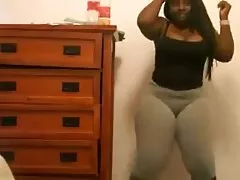 فتاة احمر فيلم سكس عراقي 2018 الشعر تأخذ الحلق العميق في فمها