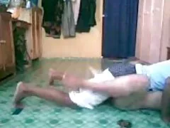 نائب الرئيس على عاهرة فيلم سكس عراقي عراقي على صدره